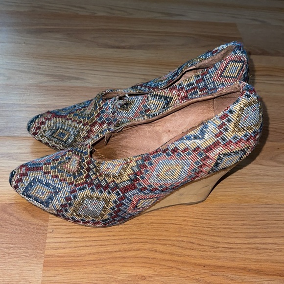 Anthropologie Tapestry Lucky Penny Wedges in Size 7.5 - Picture 3 of 5